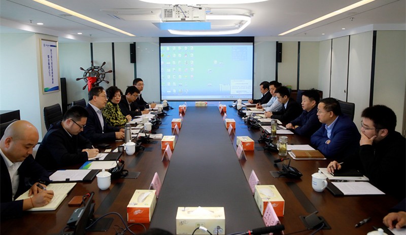 熊良虎会见康恒情形公司董事长兼CEO龙吉生