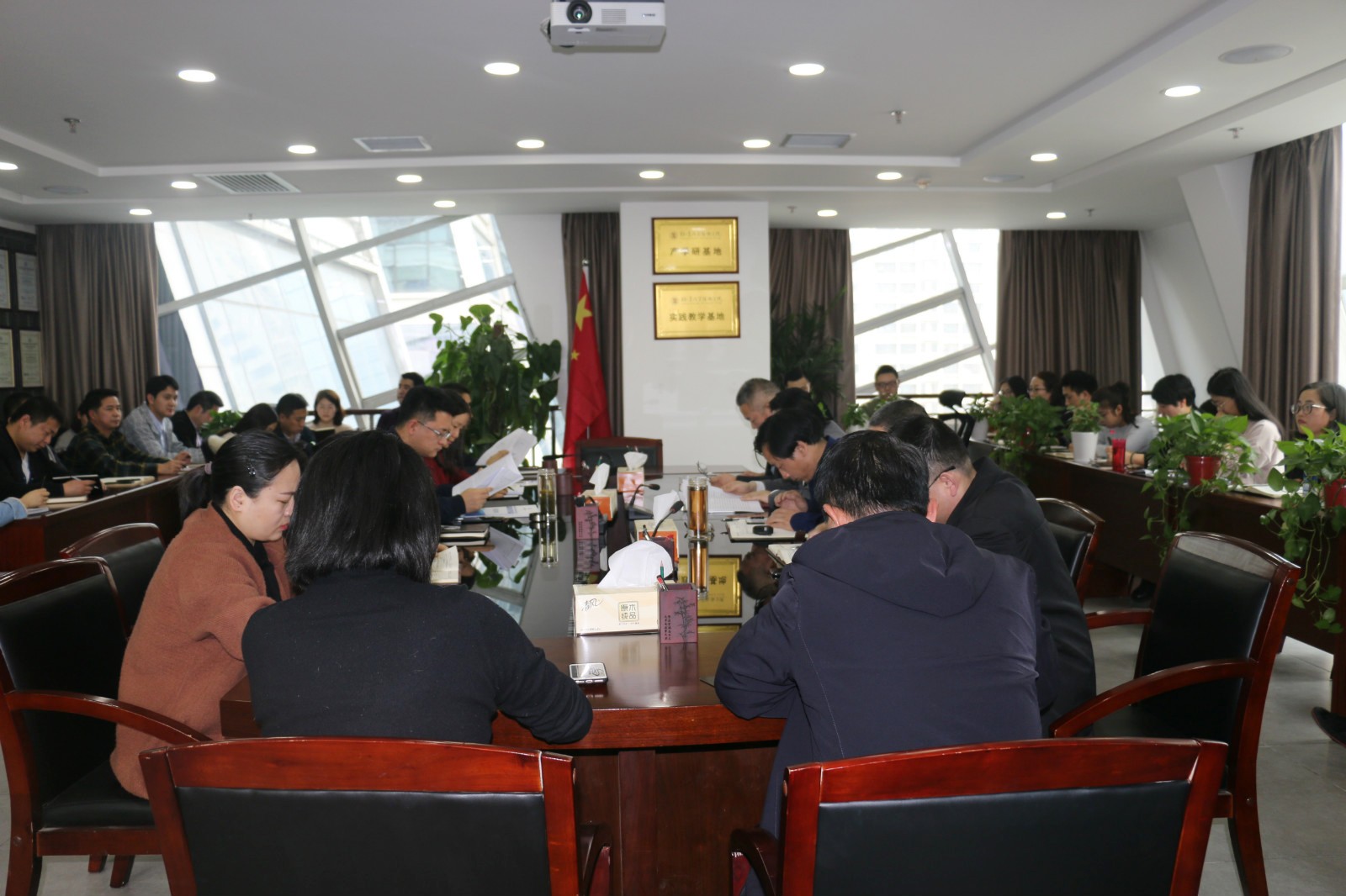 水情形公司召开专题聚会转达学习集团公司2019年岁情聚会暨一届三次职代会聚会精神