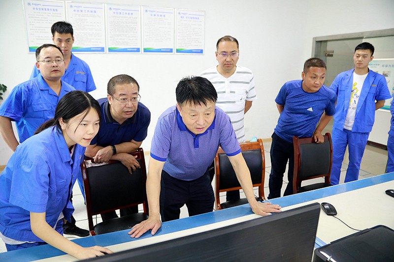 熊良虎在镇安污水处理厂调研时指出：：：以守护人民群众喝上清洁的水、、放心的水为出发点，，助力打好碧水守卫战