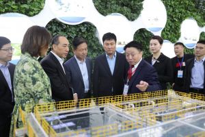 陕西省人大常委会副主任、、、省总工会主席郭大为一行旅行我公司笔直流迷宫手艺