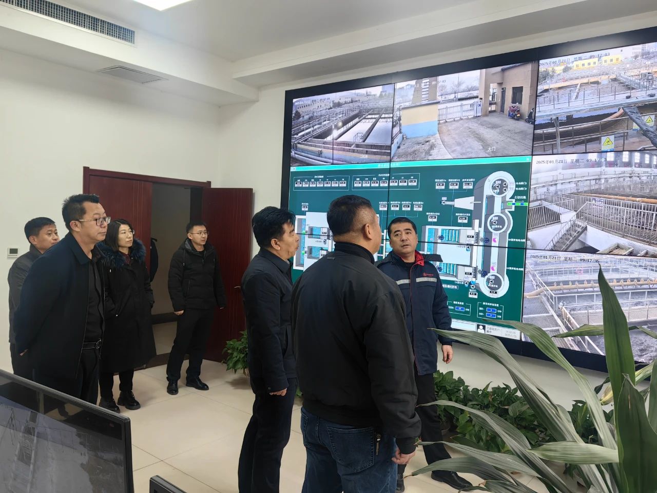 严冬送暖 情满新春｜陕西神木城投生态情形有限公司慰问水情形公司神木市污水处理厂职工