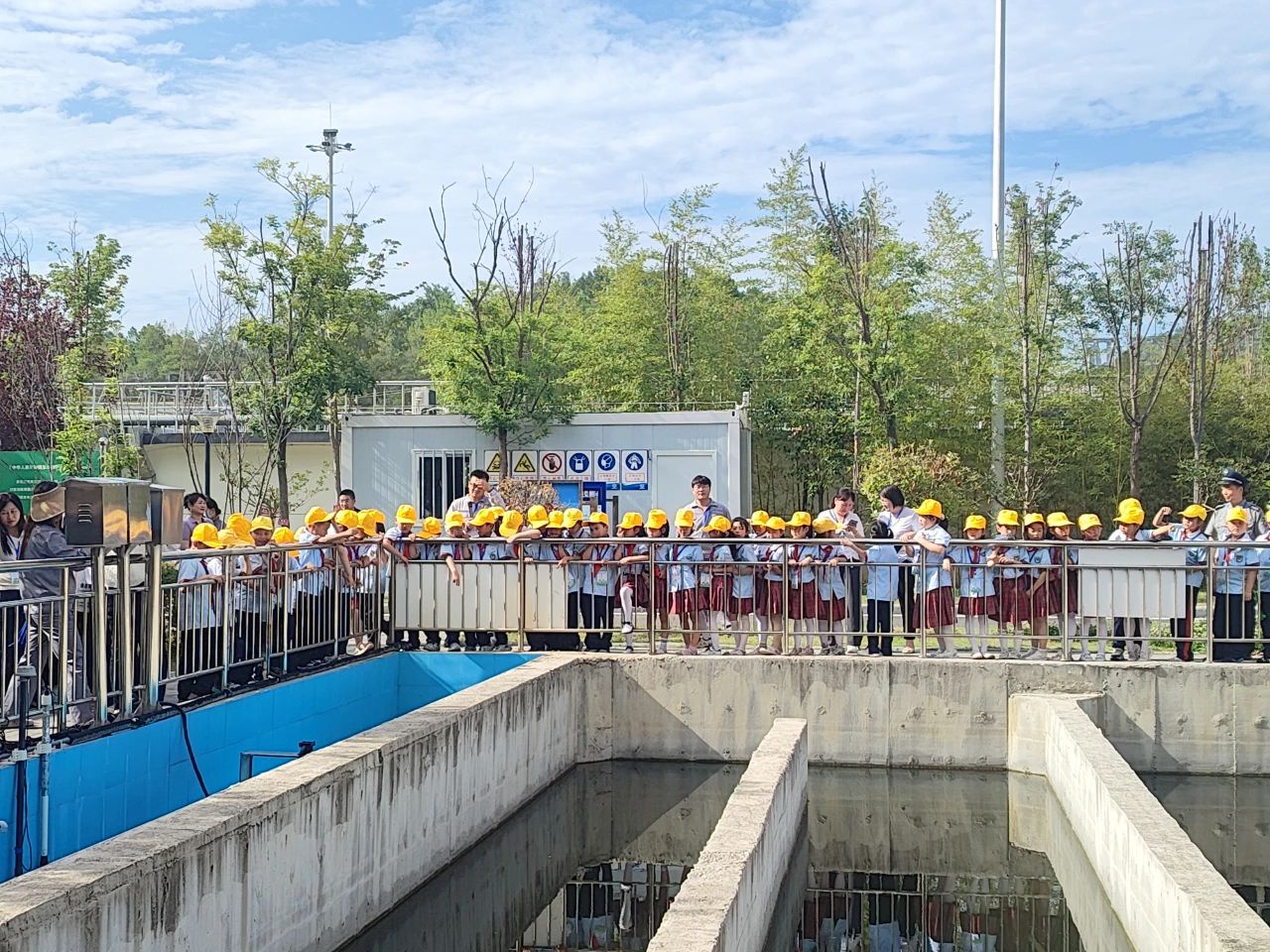 社会责任｜50余名师生走进水情形公司商南县污水处理厂探索污水治理“绿色密码”