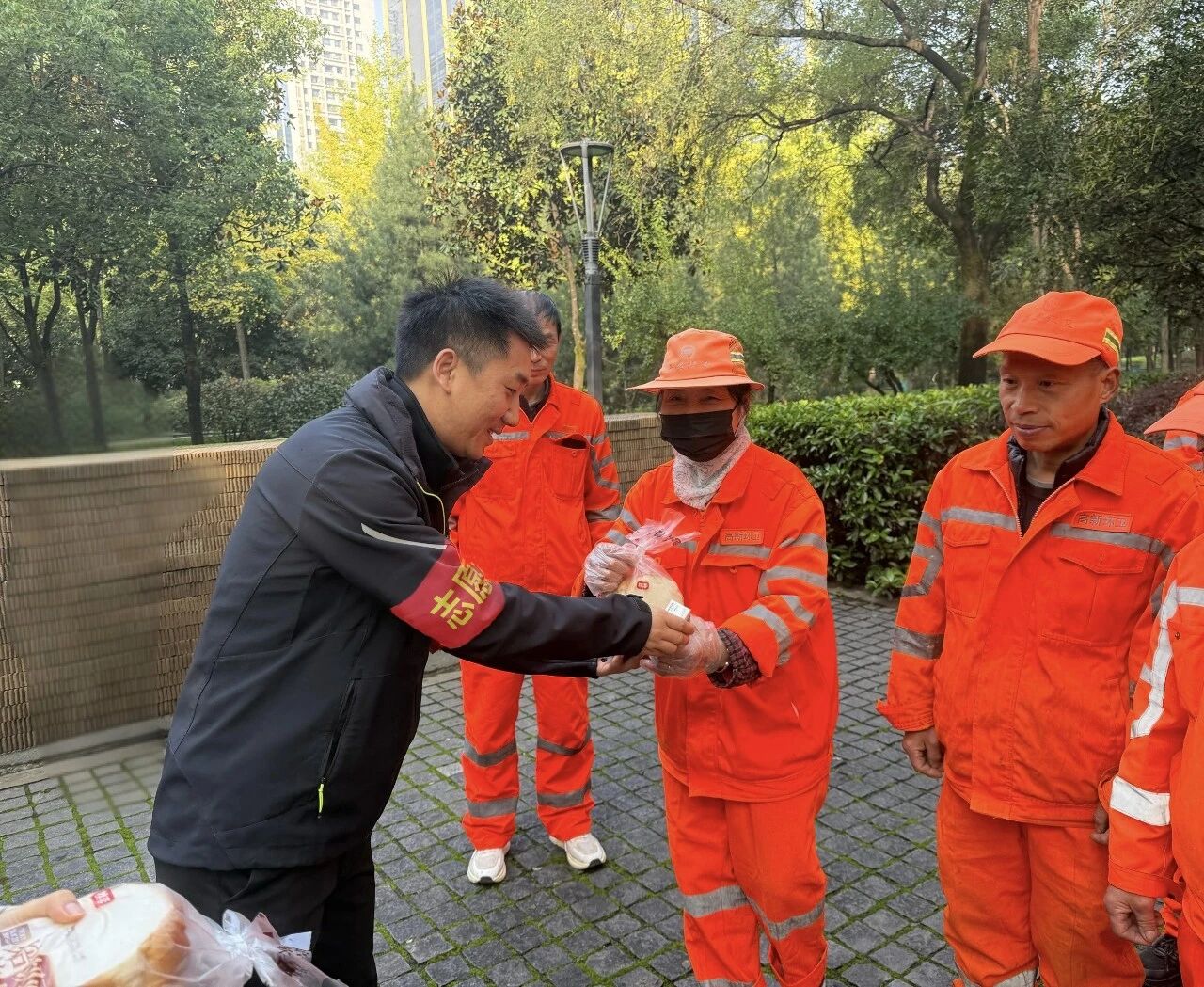 水情形公司开展“步步登高 情暖重阳 健步前行”健步走活动